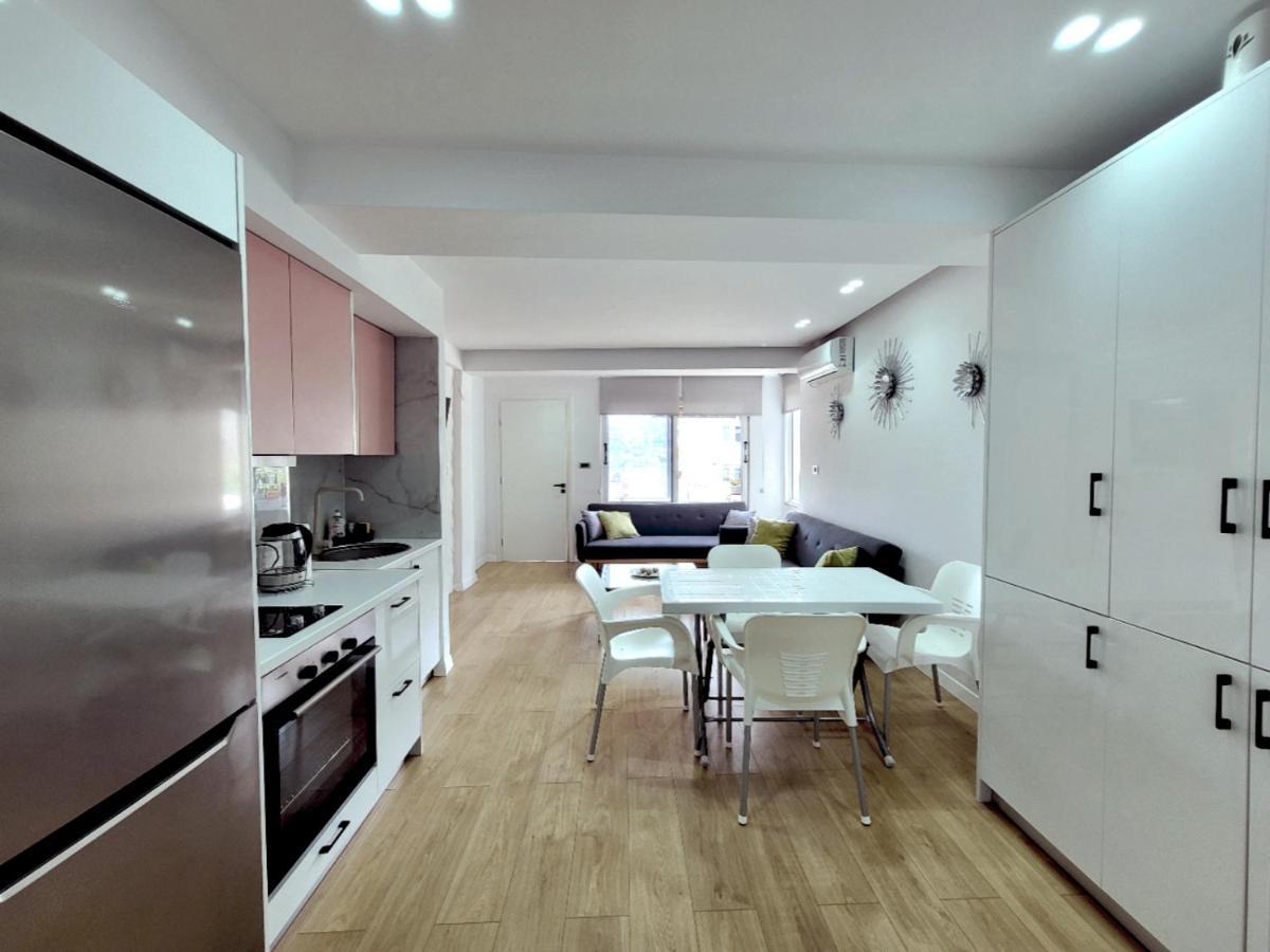 Loi Apartment Sarandë エクステリア 写真