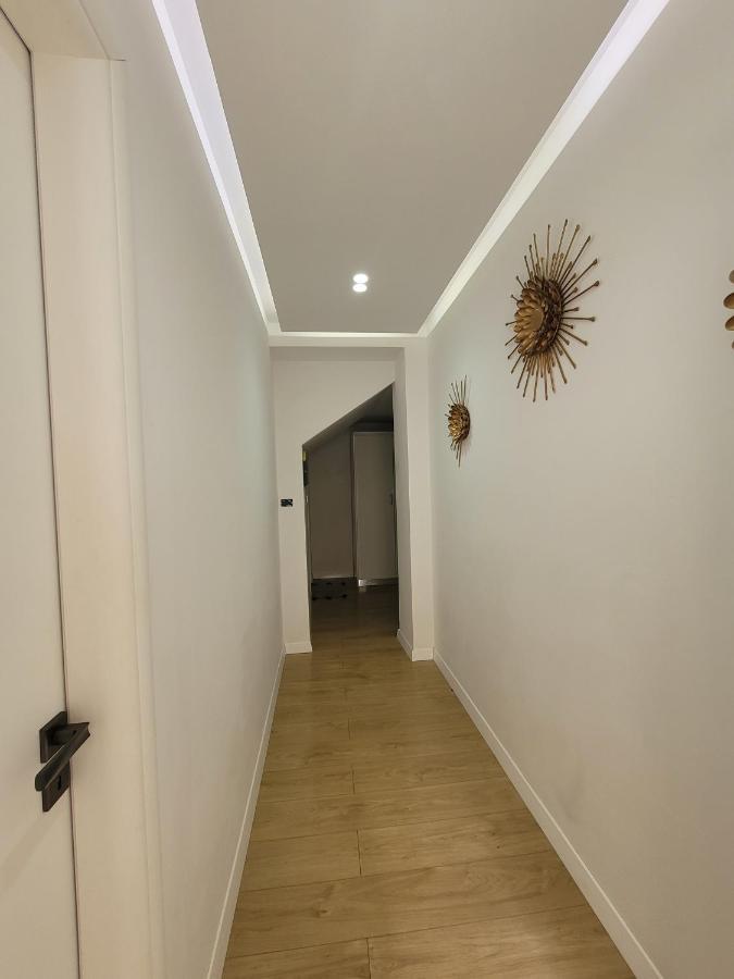 Loi Apartment Sarandë エクステリア 写真
