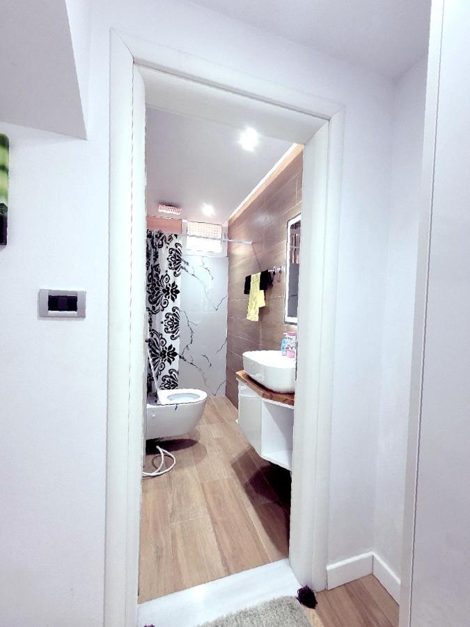 Loi Apartment Sarandë エクステリア 写真