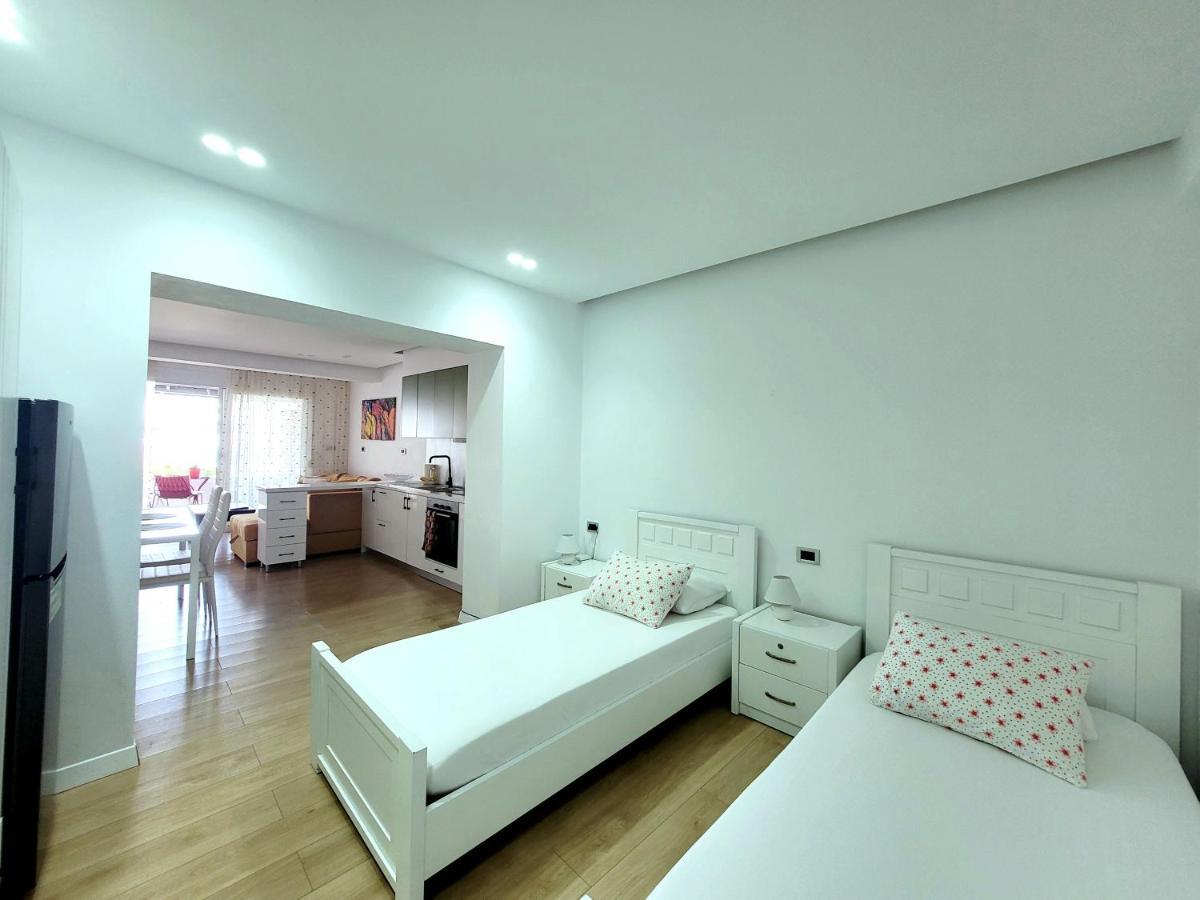 Loi Apartment Sarandë エクステリア 写真