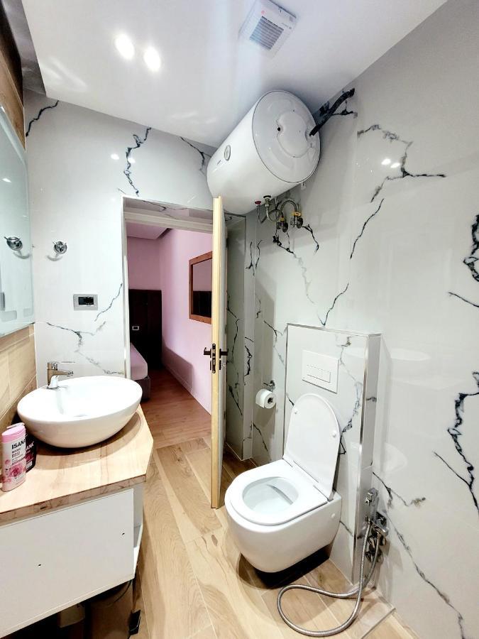 Loi Apartment Sarandë エクステリア 写真