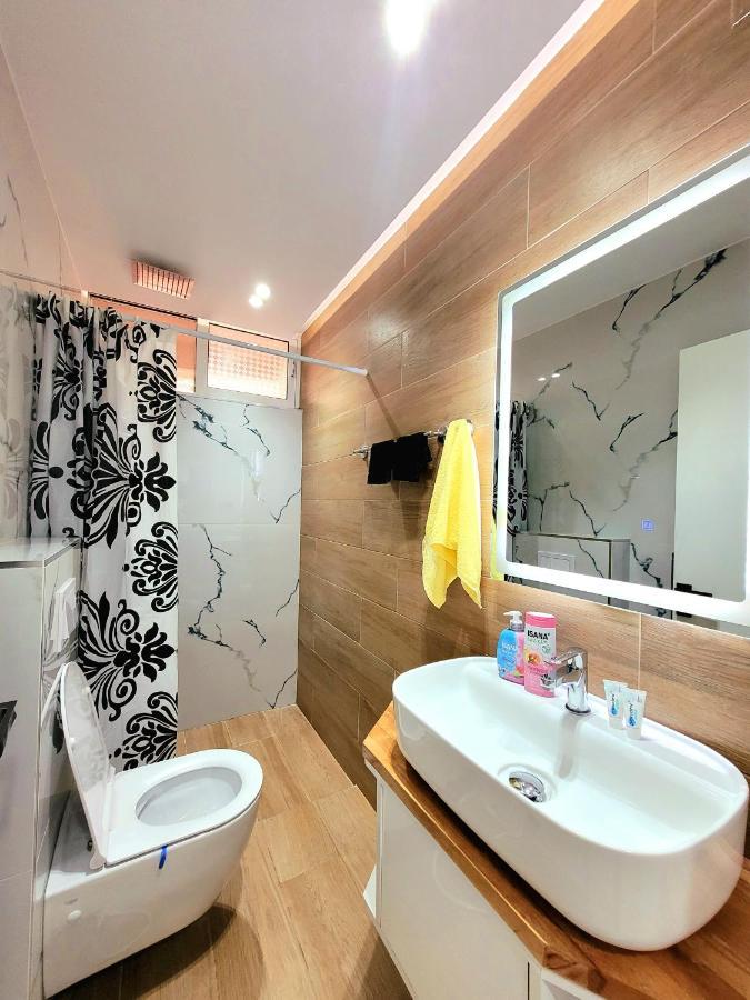 Loi Apartment Sarandë エクステリア 写真