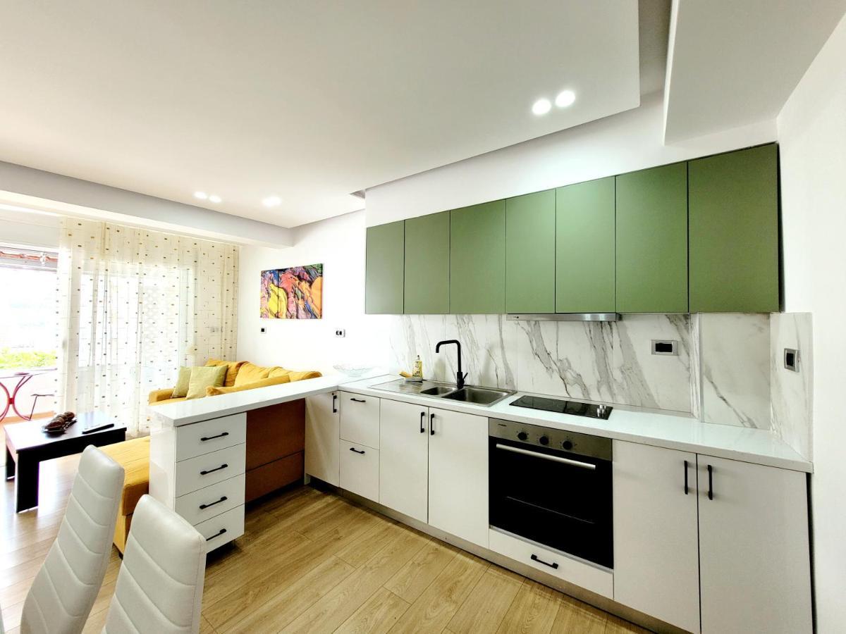 Loi Apartment Sarandë エクステリア 写真