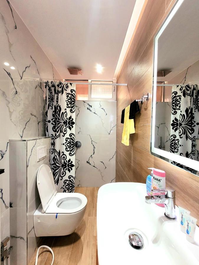 Loi Apartment Sarandë エクステリア 写真