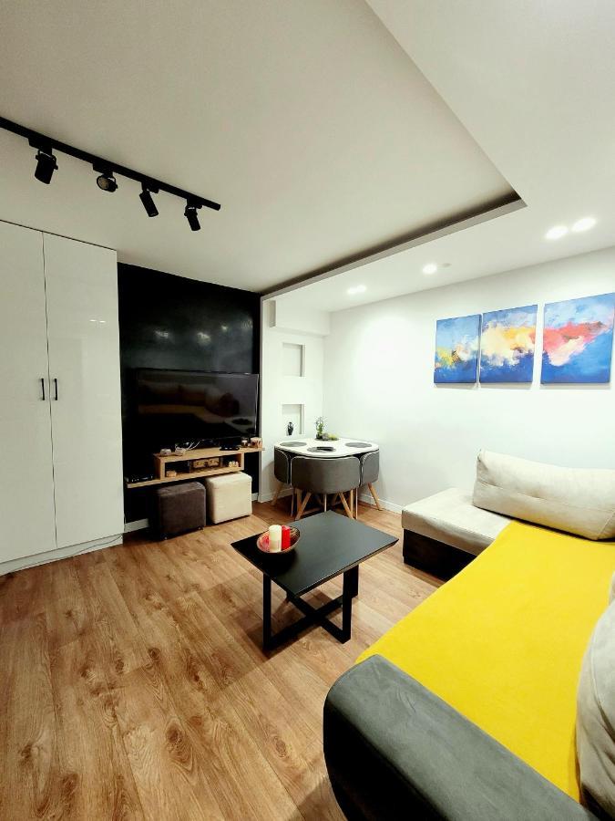 Loi Apartment Sarandë エクステリア 写真