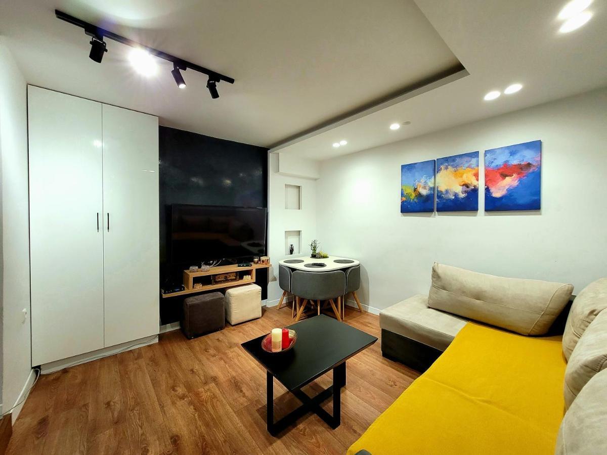 Loi Apartment Sarandë エクステリア 写真