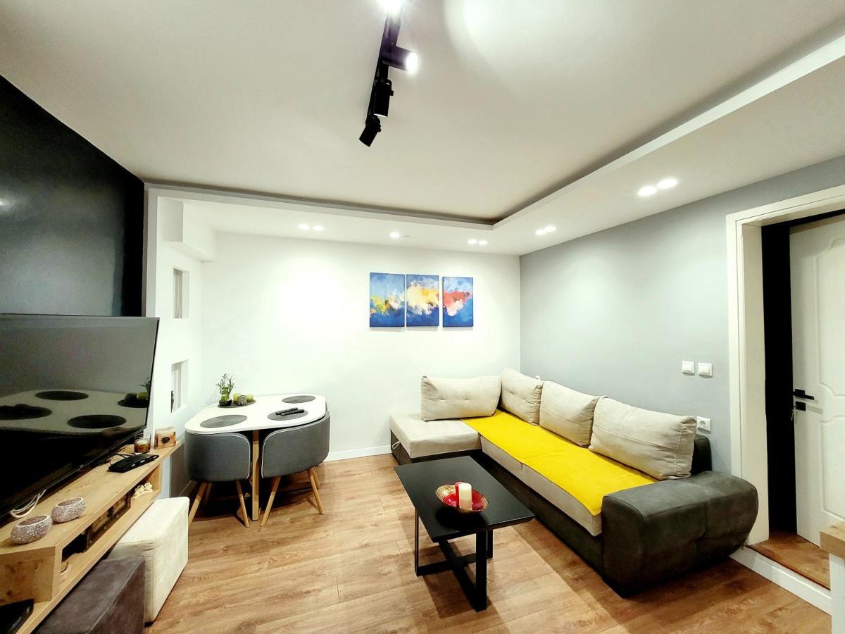 Loi Apartment Sarandë エクステリア 写真