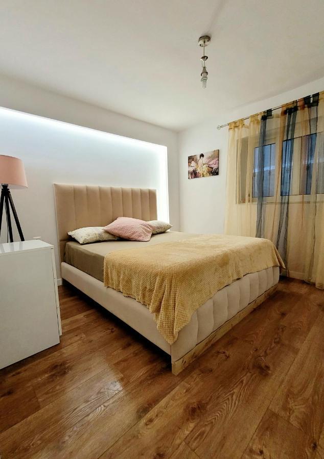 Loi Apartment Sarandë エクステリア 写真