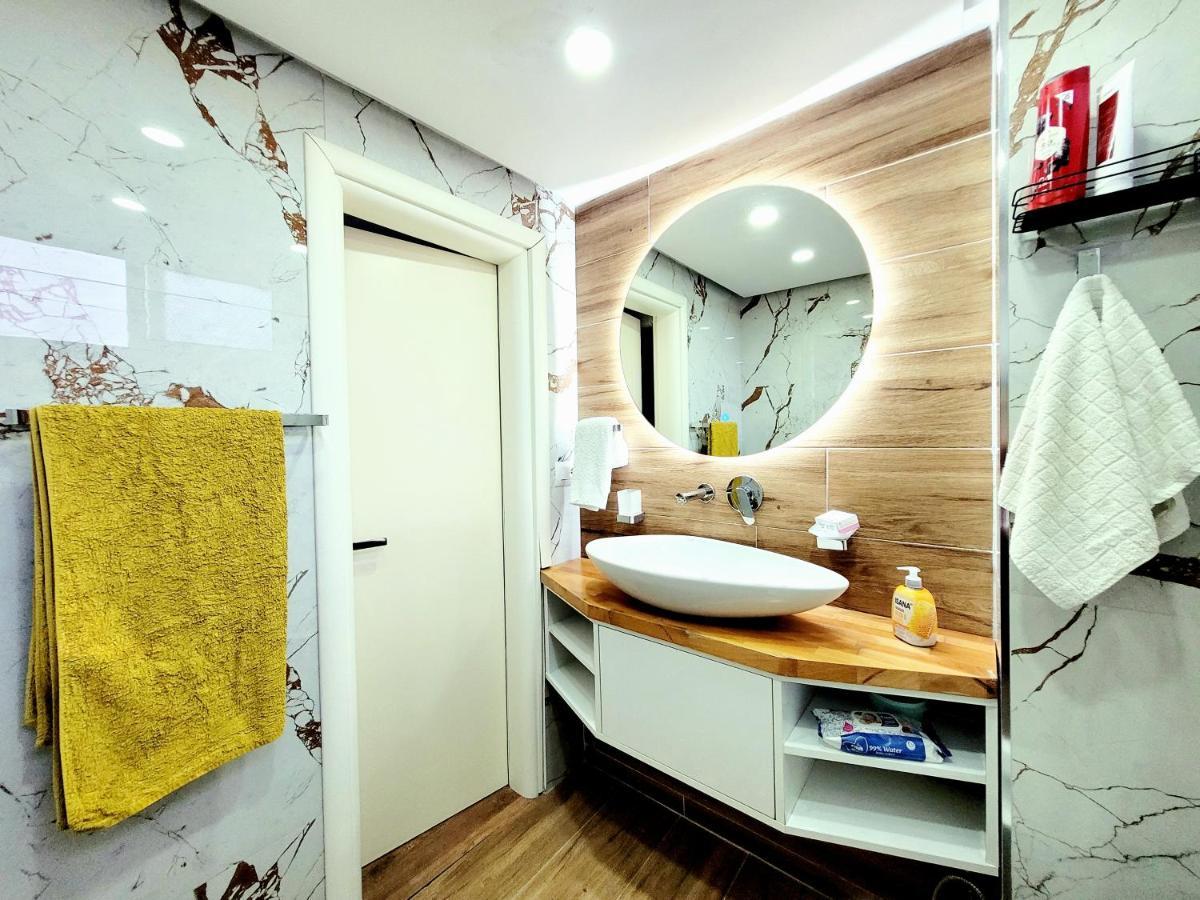 Loi Apartment Sarandë エクステリア 写真