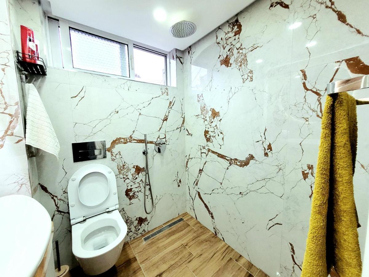 Loi Apartment Sarandë エクステリア 写真